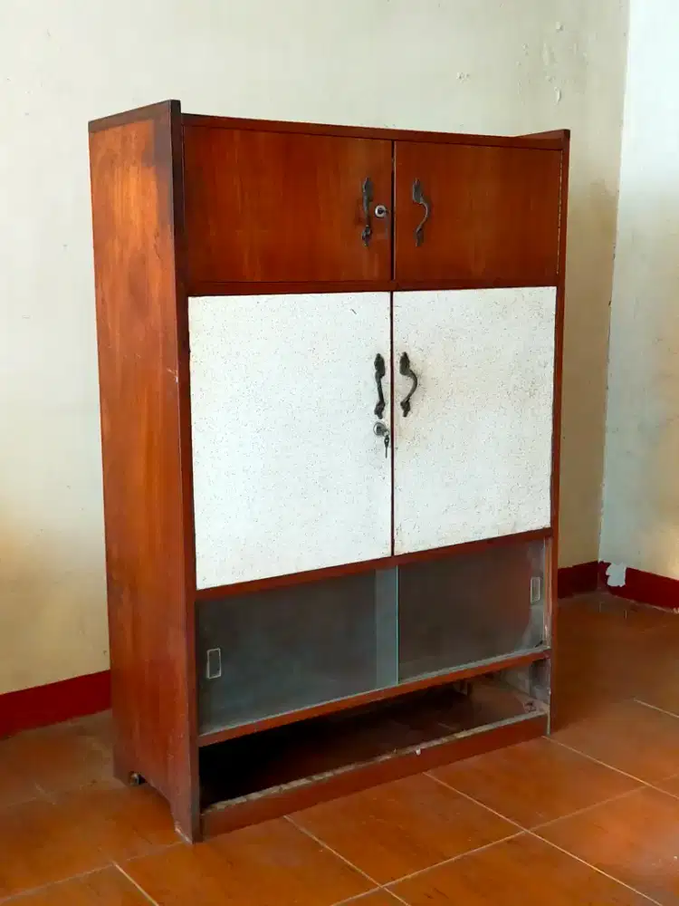 Lemari  Rangka Kayu