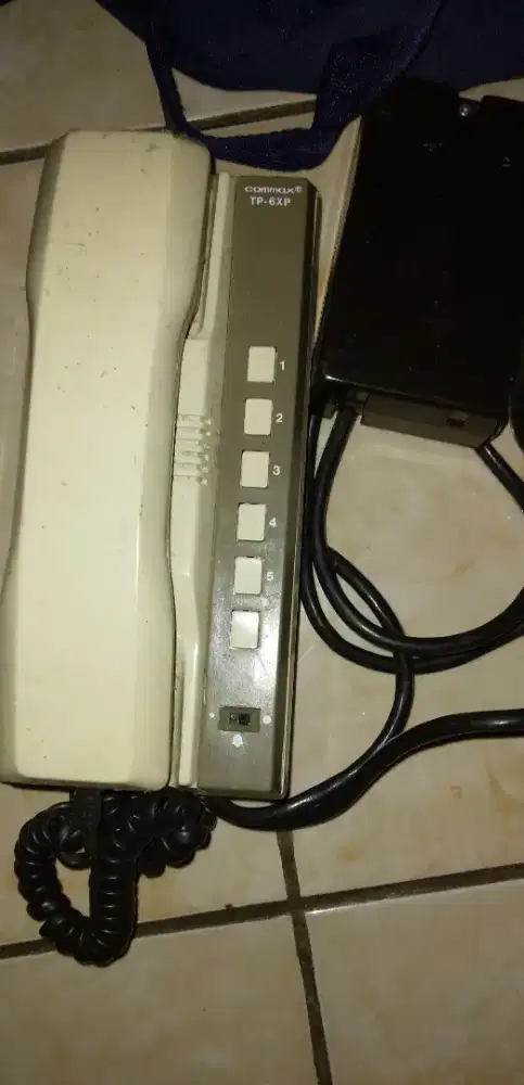 Telepon dinding lawas