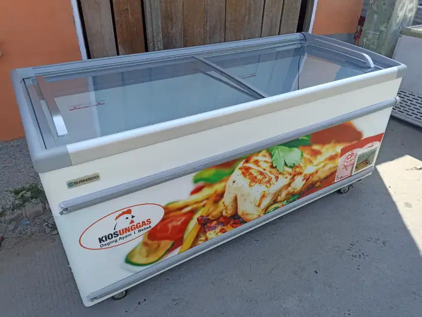 Frezeer sleding kaca 700 liter