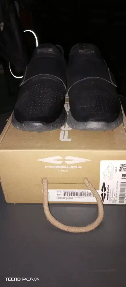 Sepatu Casual merk FESSURA size 40