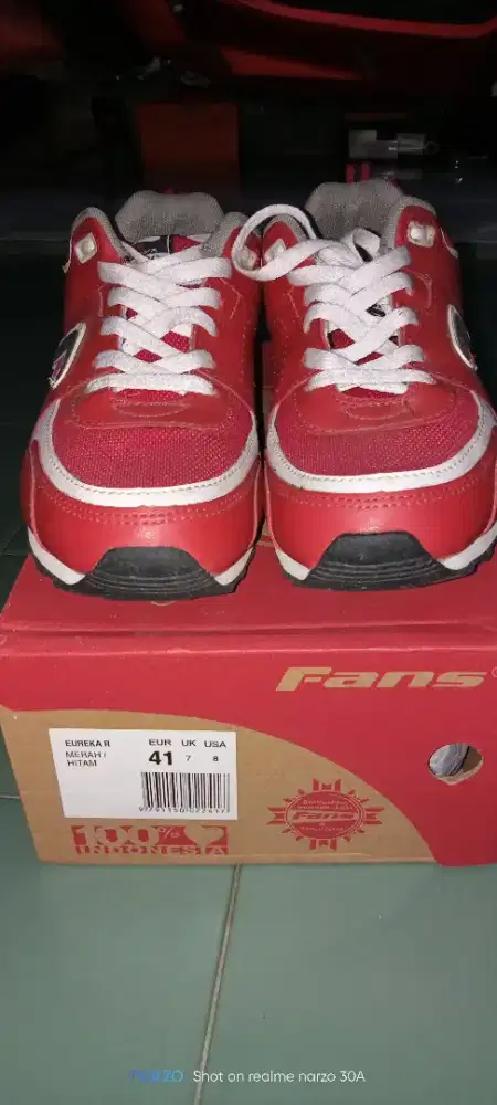 Sepatu Sneakers merk FANS size 41