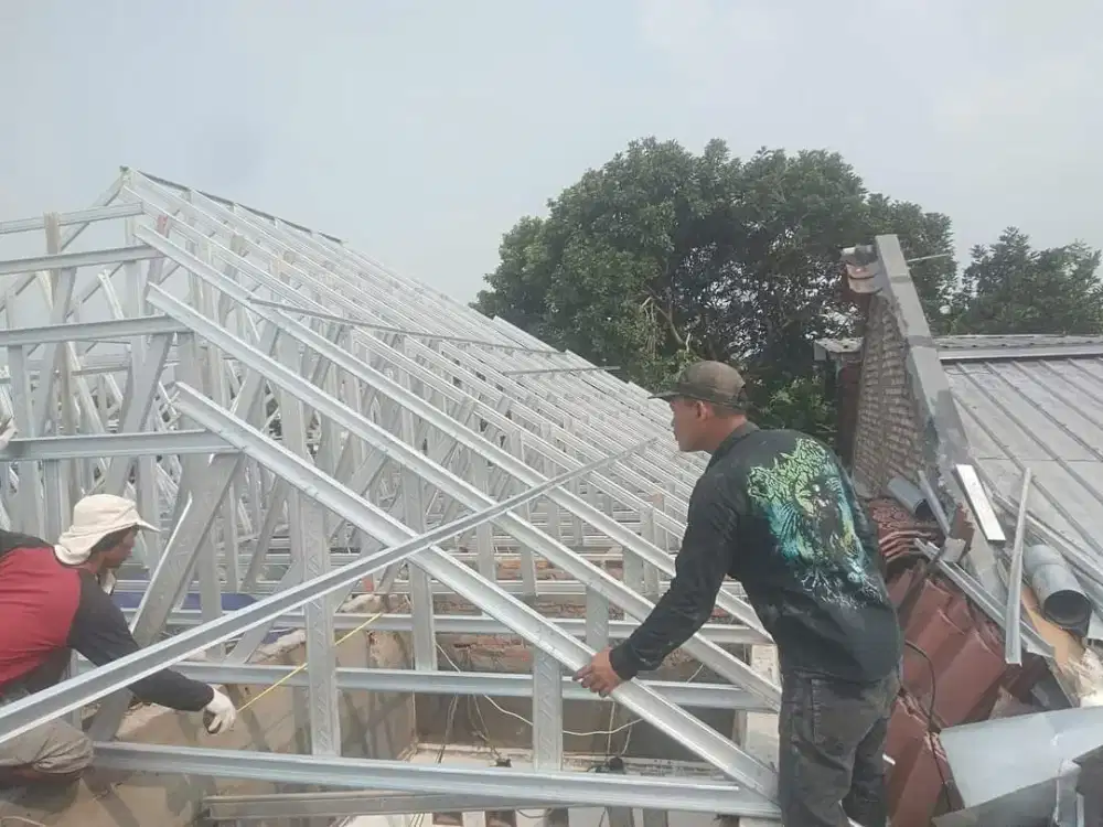 Rangka dan atap baja ringan