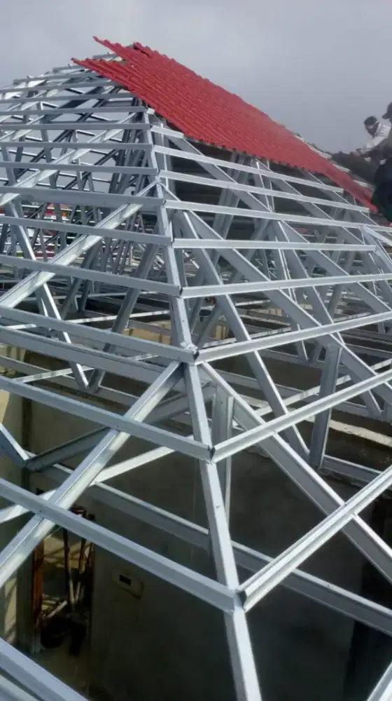 Ahli tukang rangka baja ringan