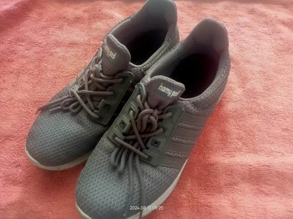 Sepatu Homyped ukuran 41