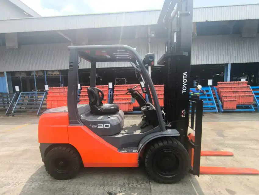 FORKLIFT TOYOTA 3 TON tahun 2017