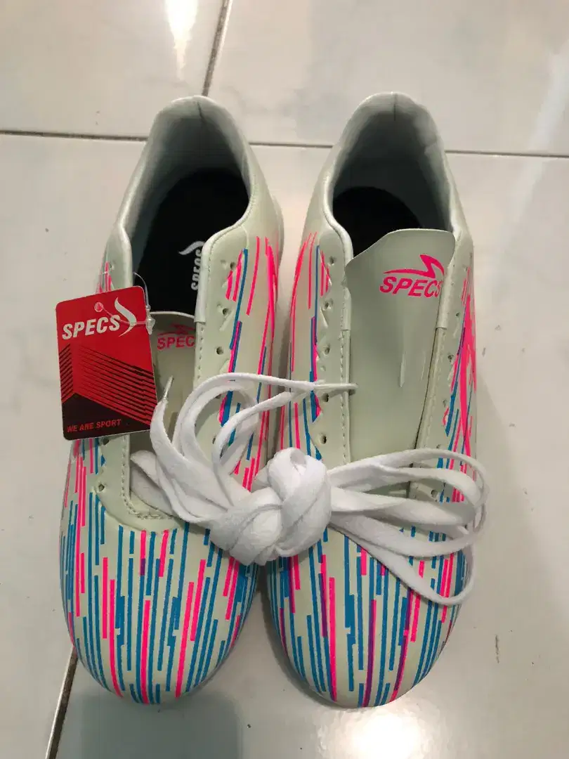 Sepatu Bola SPECS