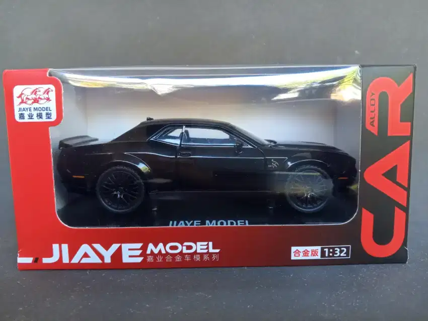 Mainan Diecast Mobil Dodge Challenger Skala 1:32 Warna Hitam