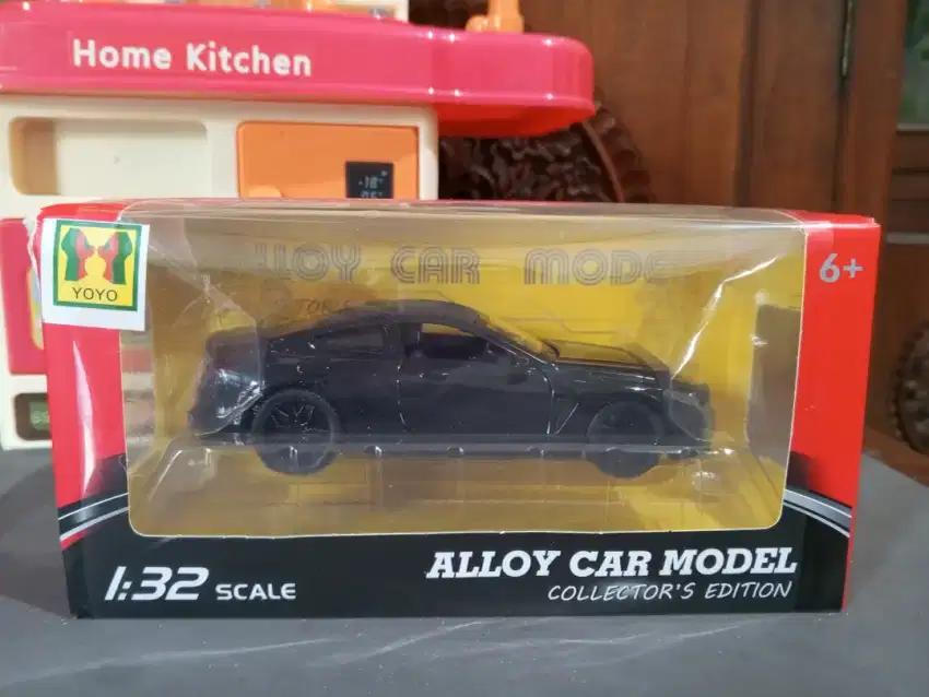 Mainan Diecast Mobil BMW M8 Skala 1:32 Warna Hitam