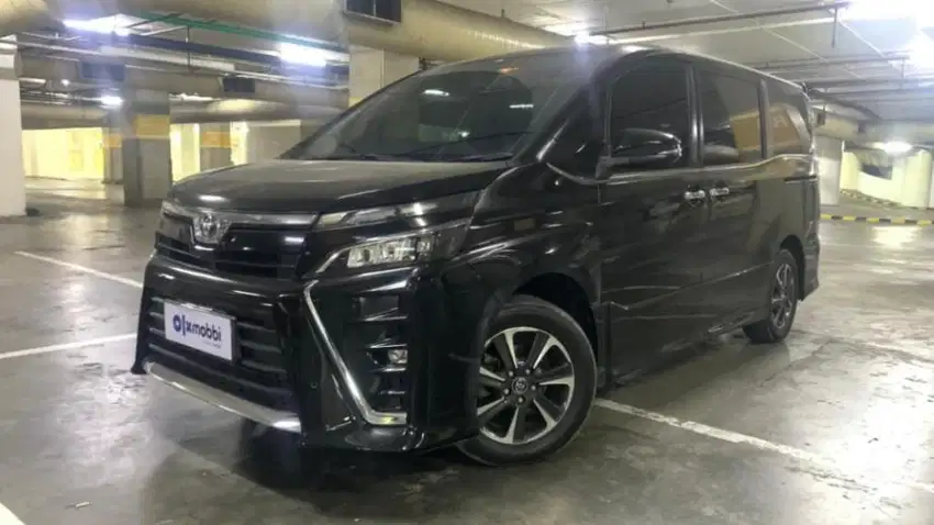 [OLXmobbi]  TDP 20Jt Toyota Voxy 2.0 Bensin-AT 2018 Hitam /