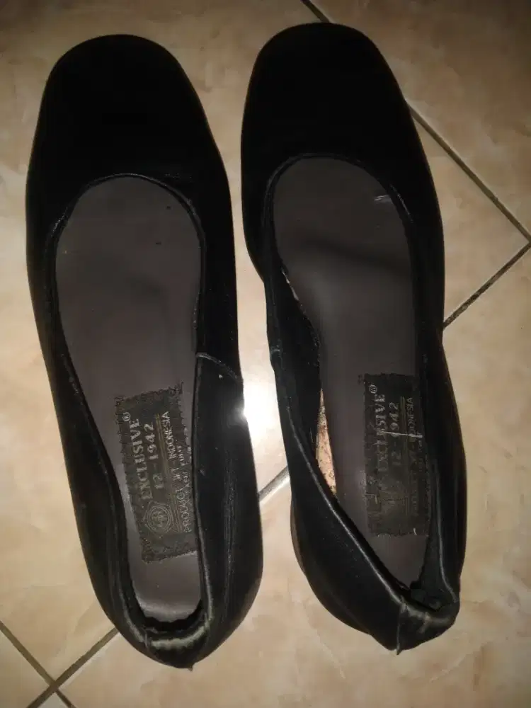 Dijual sepatu kulit asli size 38 buat wanita