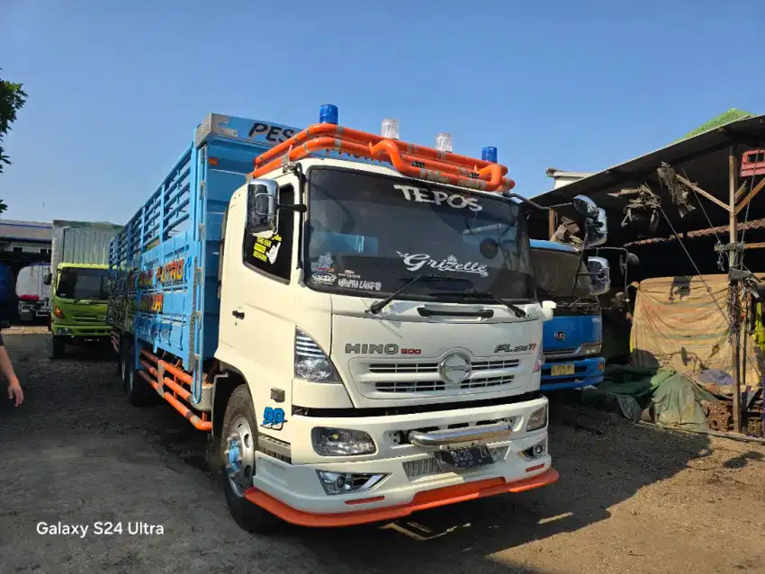 Truk Hino Lohan Tronton FL235JW 2013 Bak Dropside Sgt Istw Siap Pakai