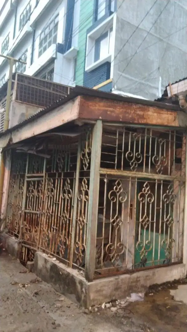 DIJUAL RUMAH PETAK KOSONG