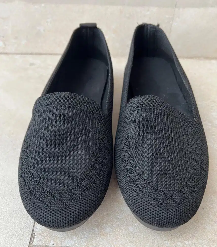 Sepatu/ shoes sneakers  merk/brand findme warna hitam