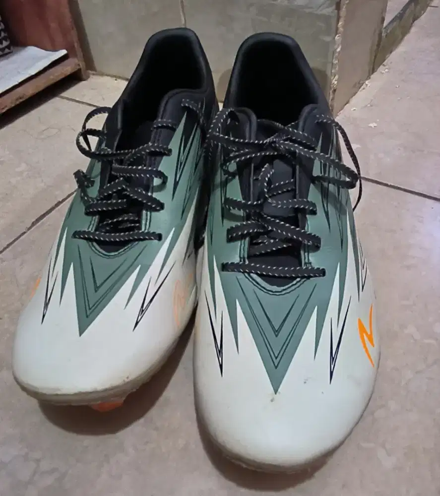 Sepatu bola SPECS ORI