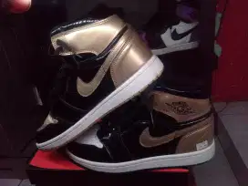 sepatu nike air jordan 1 gold black white