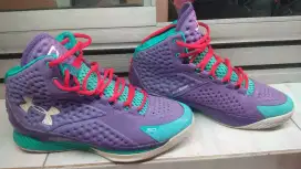 sepatu under armour ungu