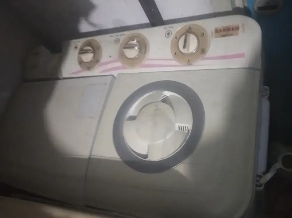 Mesin cuci merek Sanken 2 lubang normal bagus