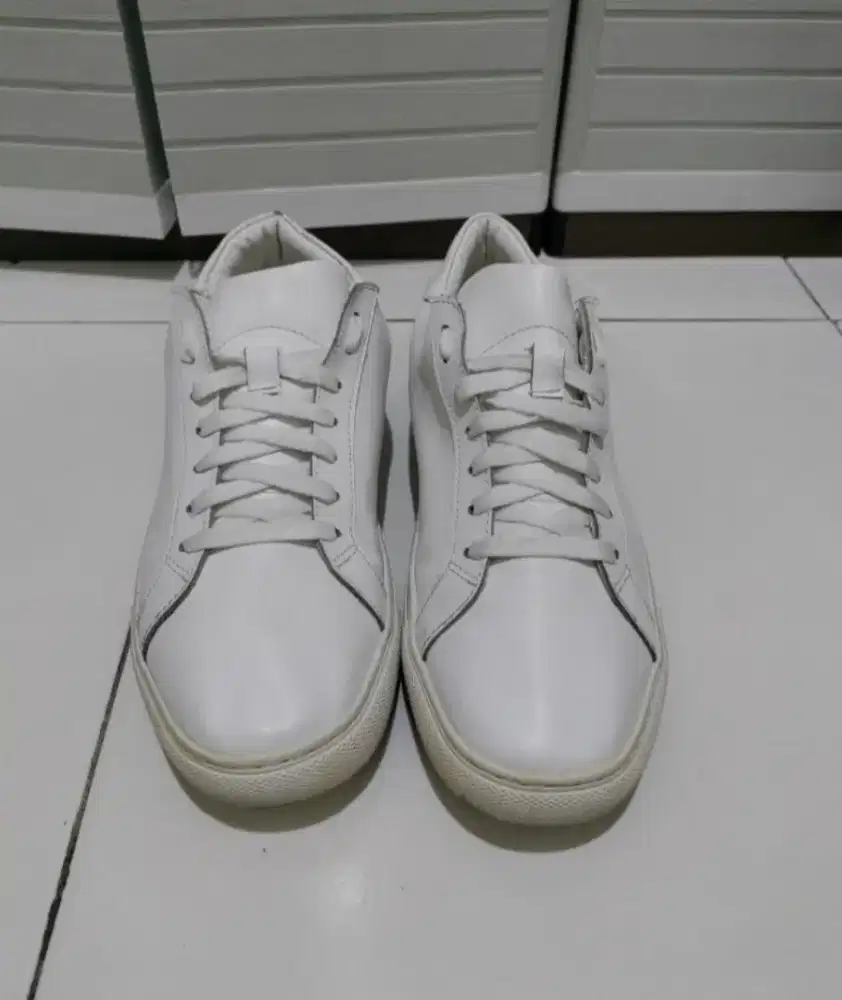 Sepatu kulit asli size 44 fullwhite