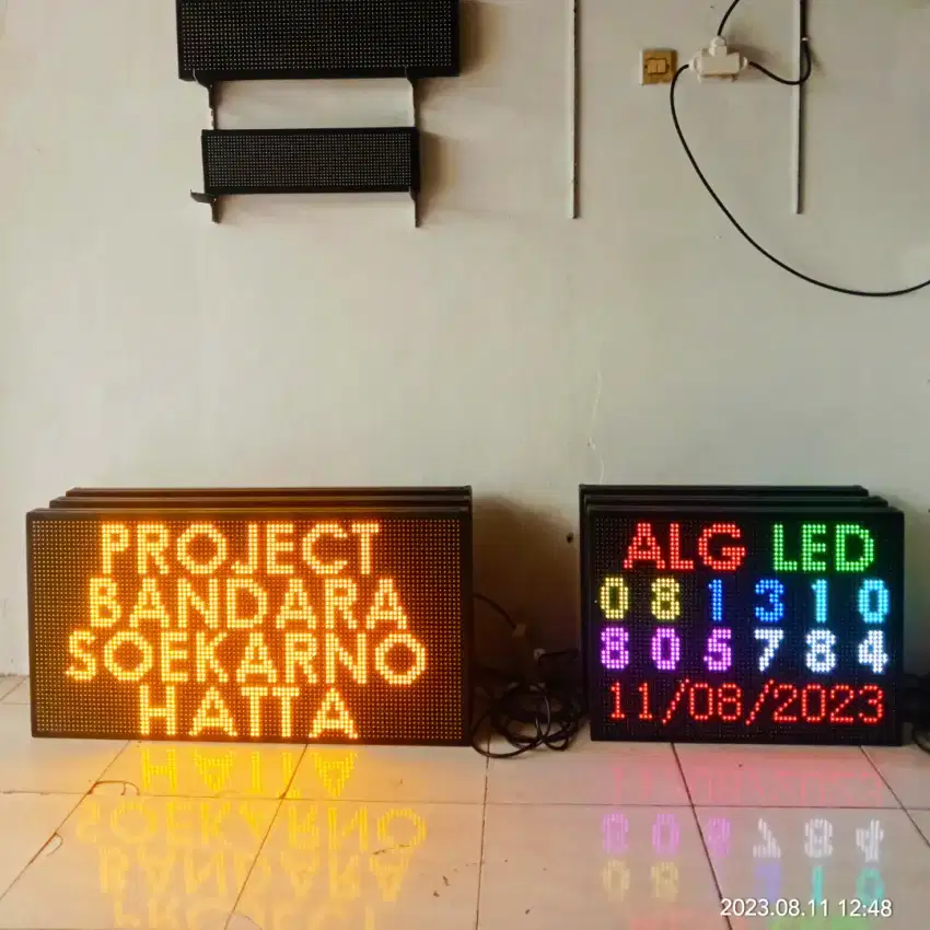 Running text kuning outdoor