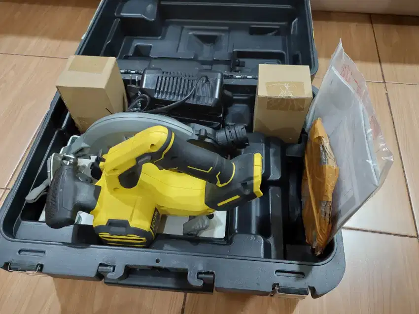 Circular Saw 7 - Stanley Fatmax Cordless Brushless SBC550M2K