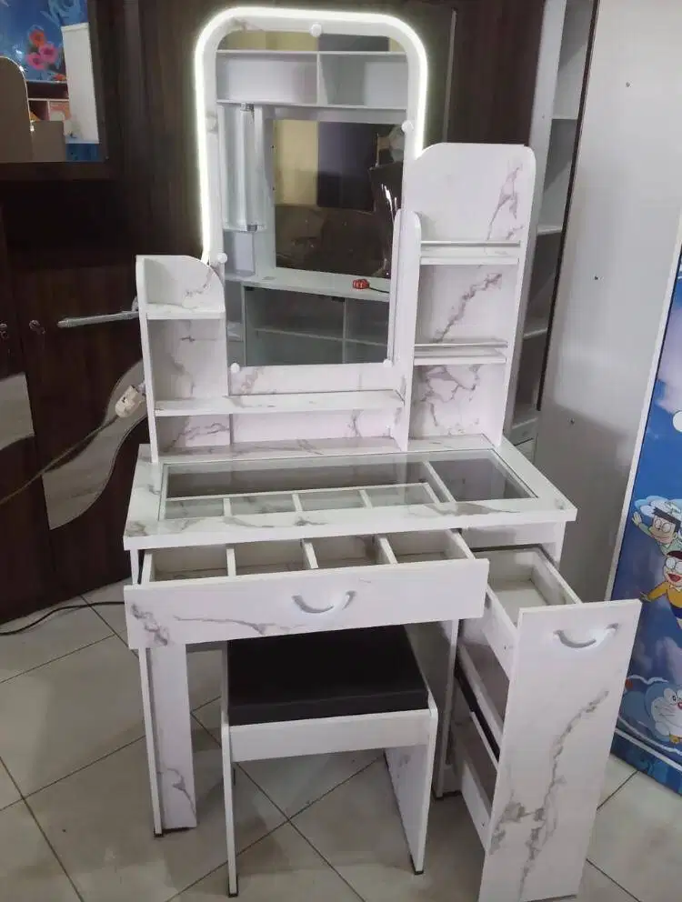 Meja Rias Lampu LED Minimalis Berbagai Model