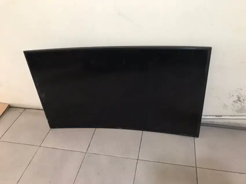 Tv LED Samsung ukuran besar  layar melengkung Tipe UA55MU6300