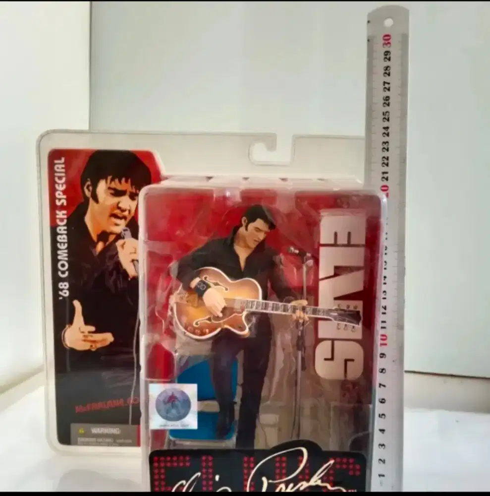 Menjual berbagai action figure dan mokit, dll