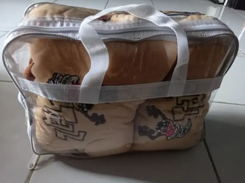 Sarung kursi mobil Tazmania 1set