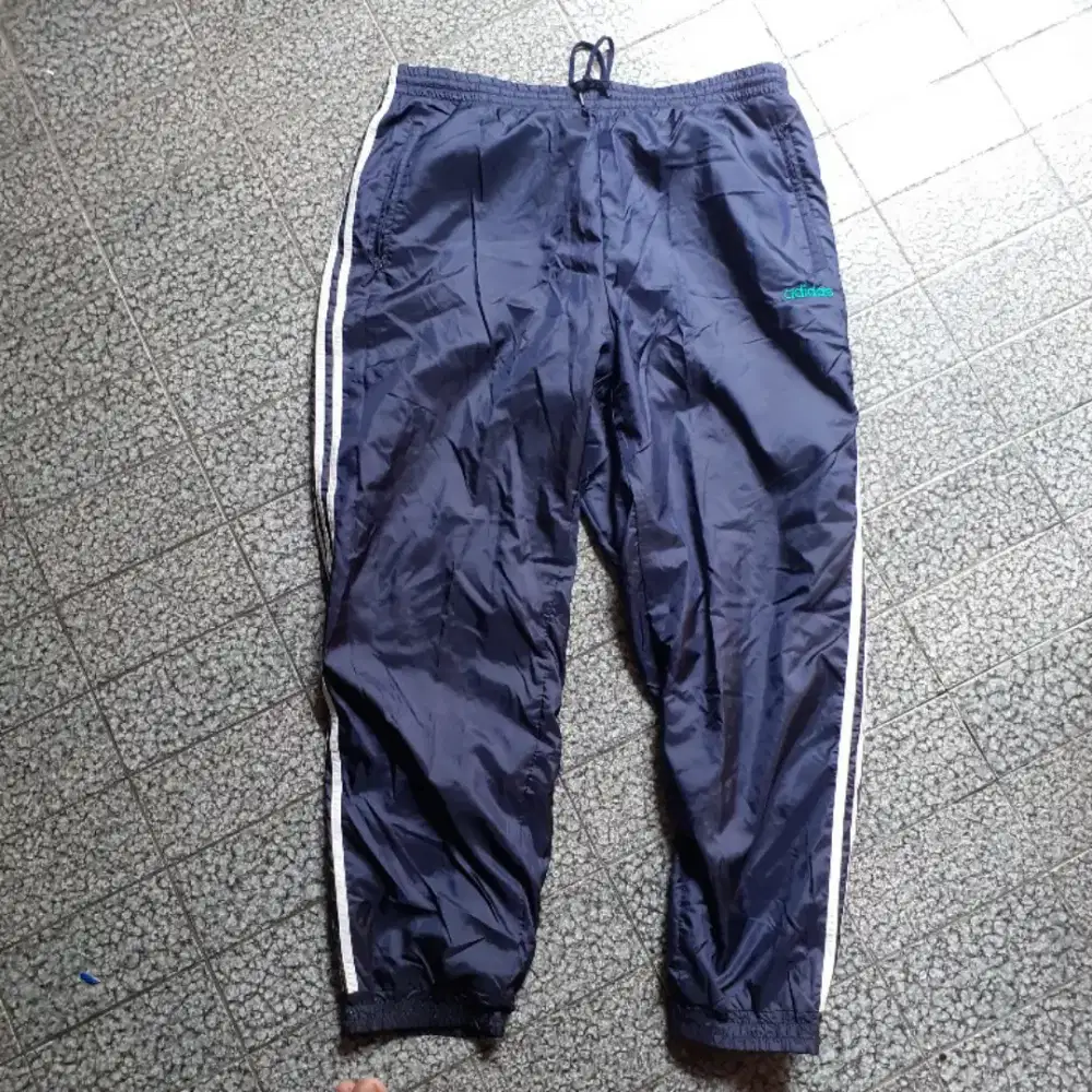 Celana training bermacam warna