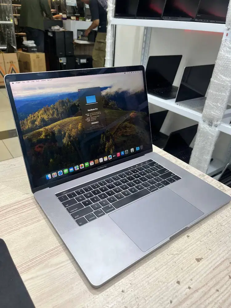 MACBOOK PRO 2018 15 INCHI CORE I7 16/512 GB TOUCHBAR SECOND