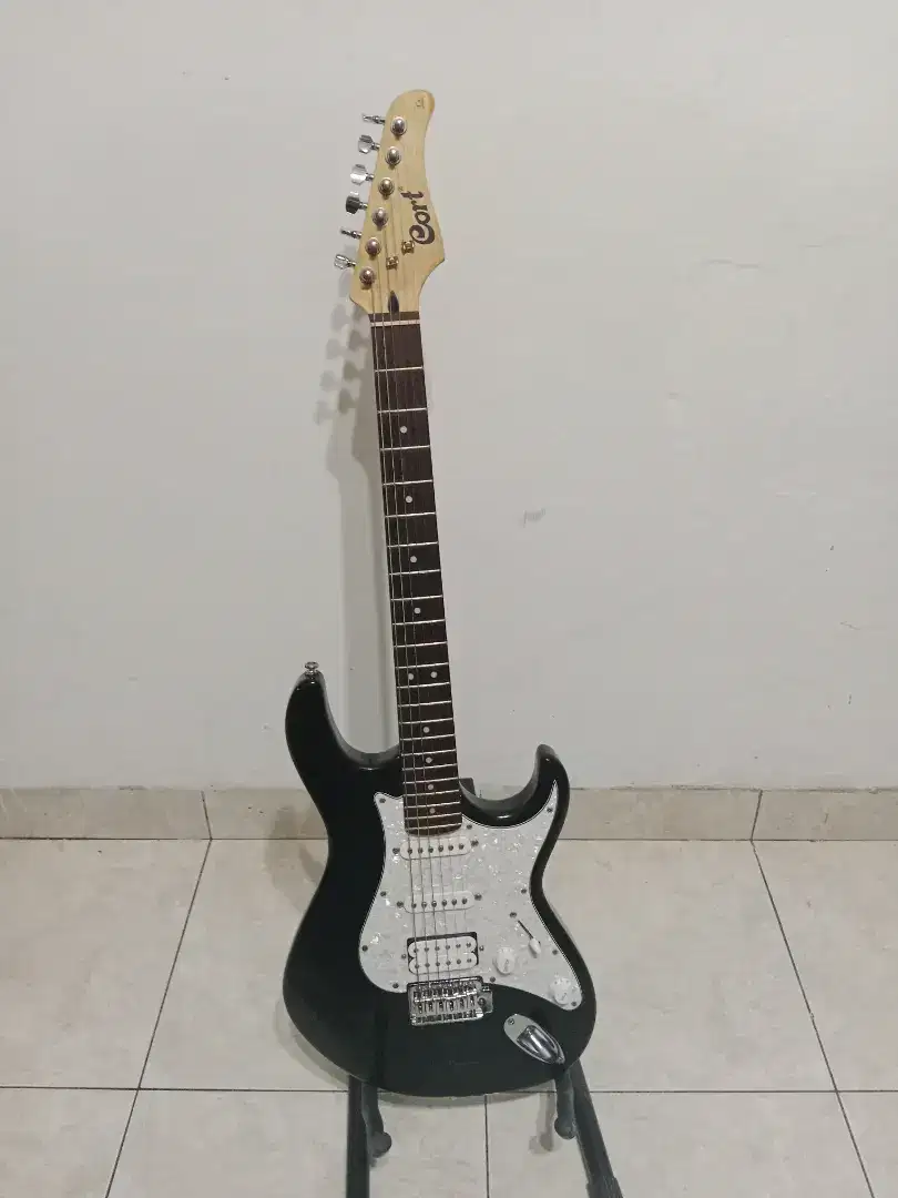 Gitar Listrik CORT G115 mulus