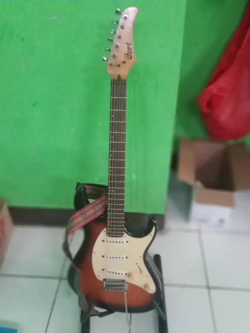 Gitar listrik merk Cort + Amplifier