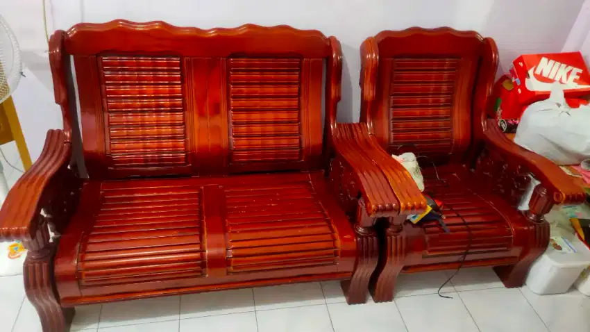 Set Kursi dan Meja Kayu