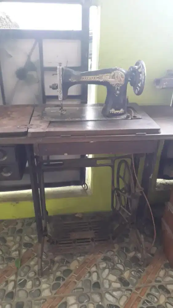 Dijual mesin jait manual + ada dinamo nya, pemakaian pribadi