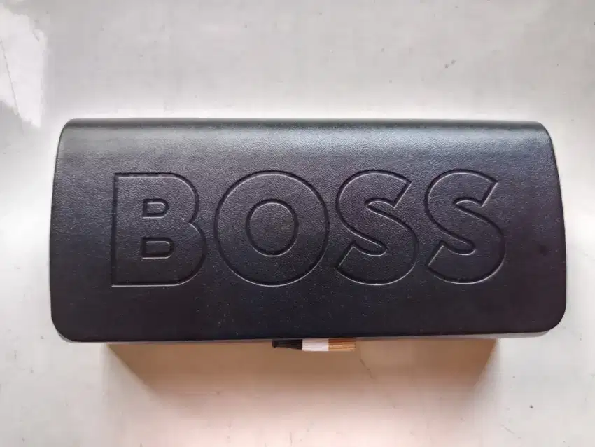 Kacamata Hitam BOSS