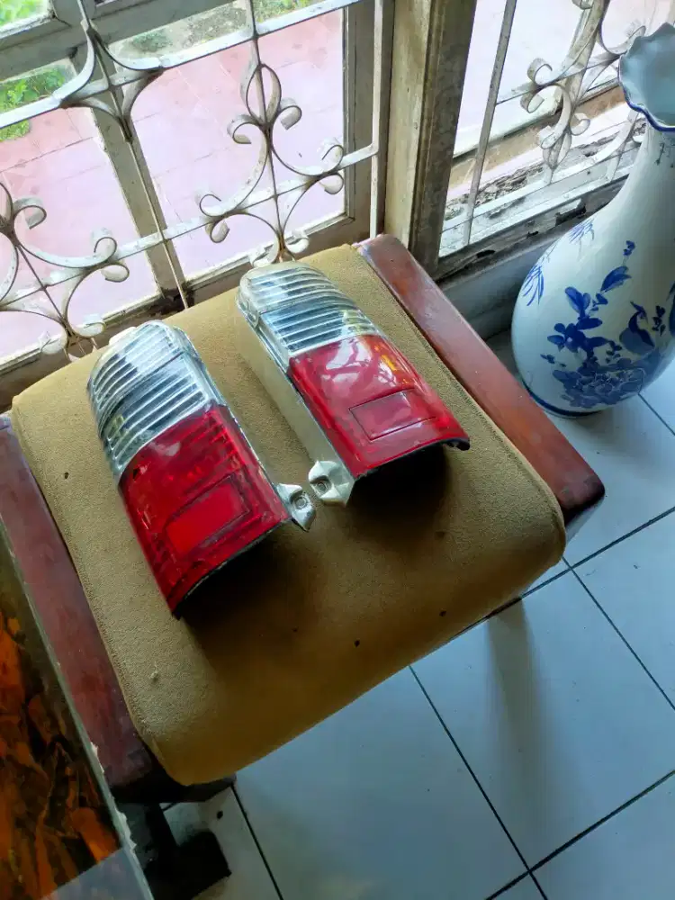 Lampu belakang kijang Lgx 2000 ori copotan