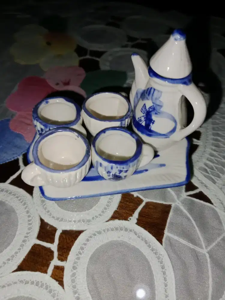 Miniatur pajangan teko cangkir keramik mungil