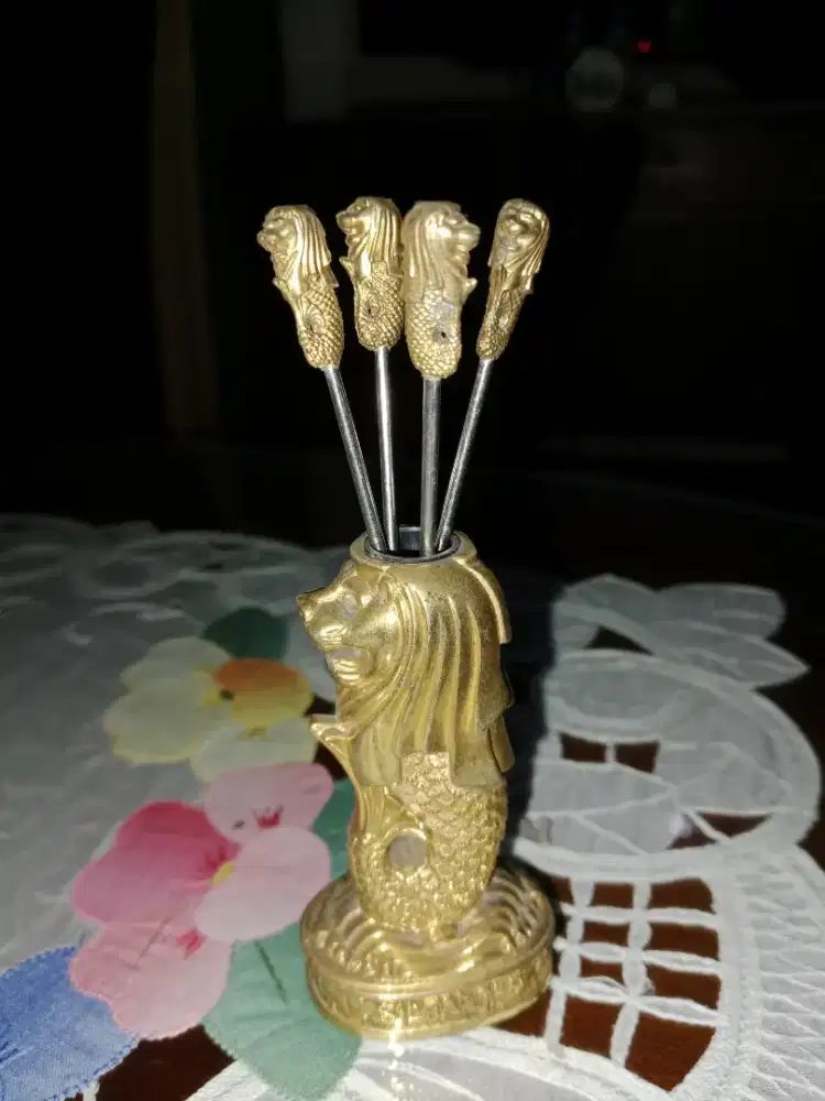 Pajangan garpu mkn rujak atau salad biah dr Singapur