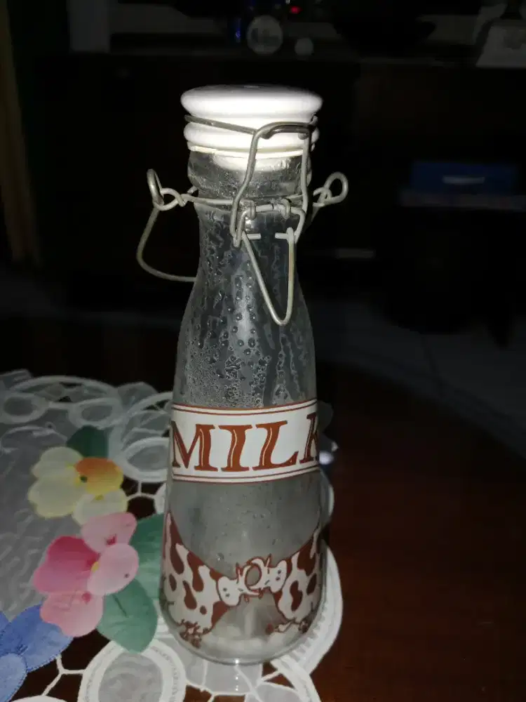 Botol tempat susu
