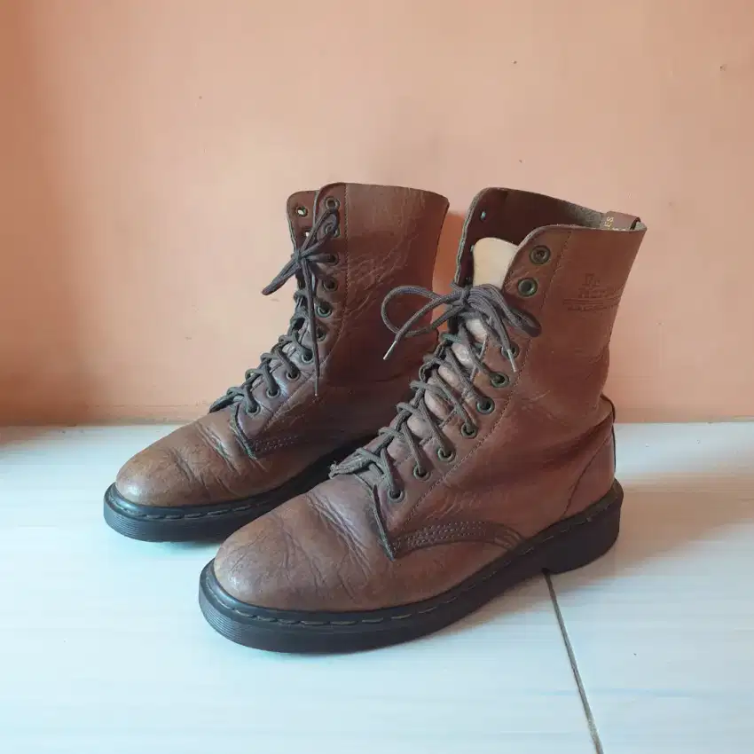 Dr Martens 10 Hole Grizzly Leather Brown