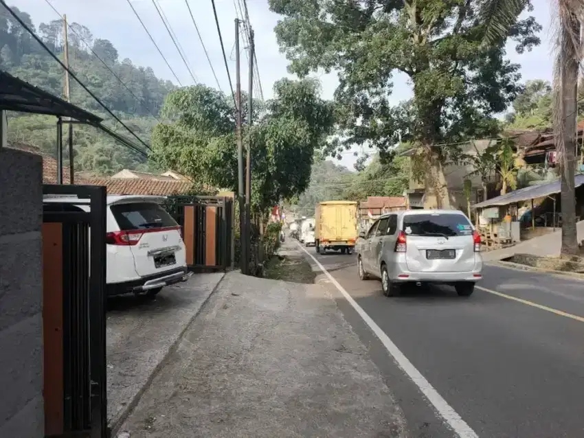 Rumah Pinggir Jalan Raya Sumedang Dekat Exit Tol Sumedang