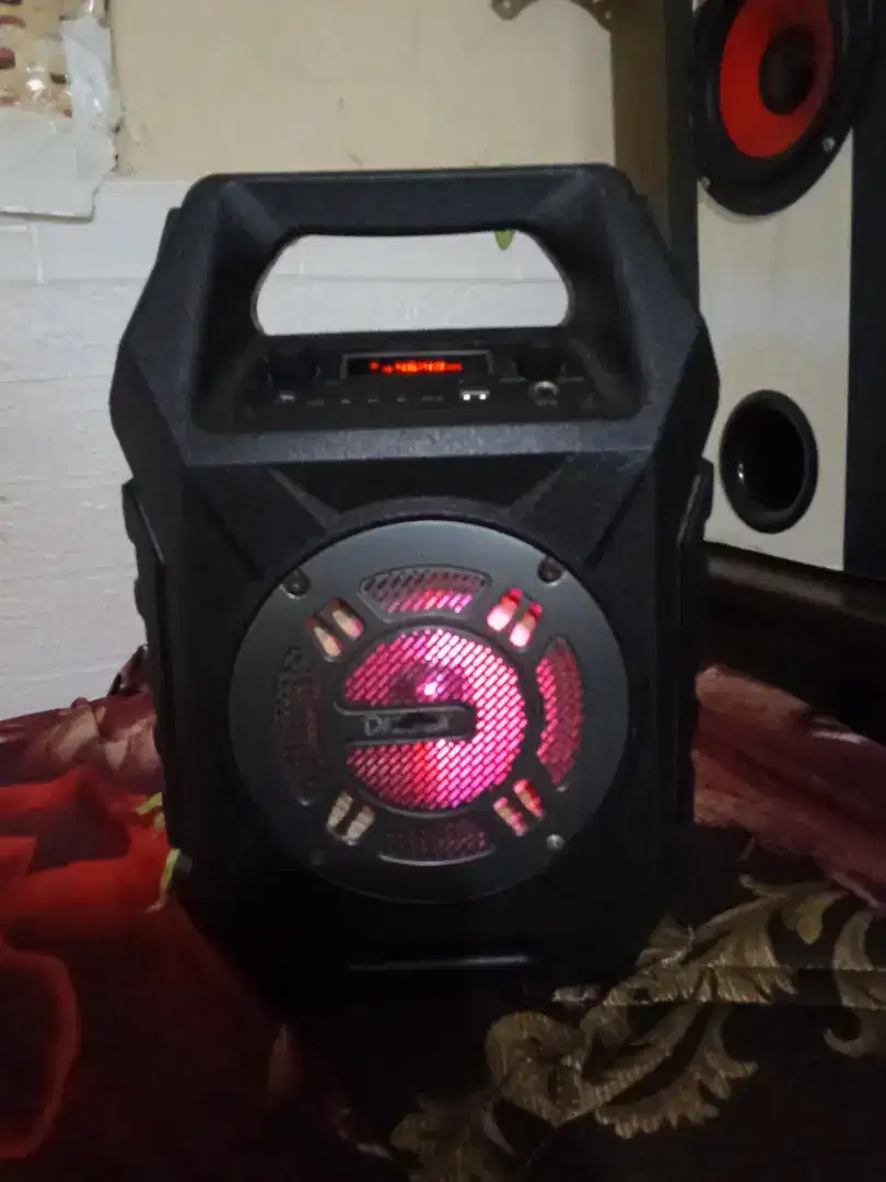 Speaker aktif bluetooth portabel merk Dazumba