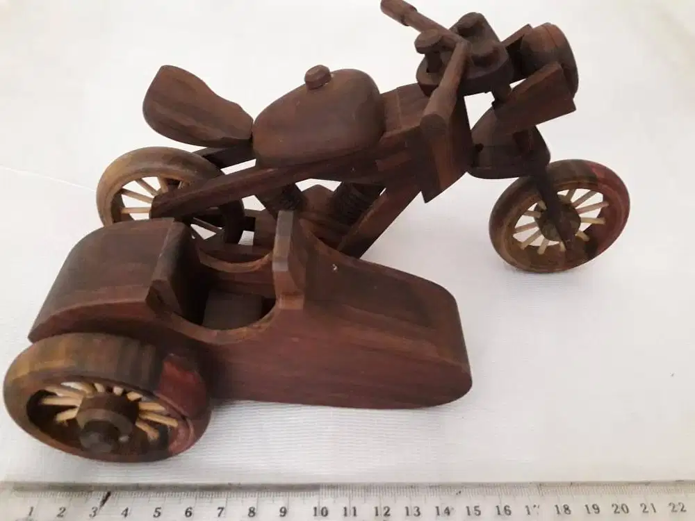 Patung miniatur ukiran motor Antik & gerobaknya.