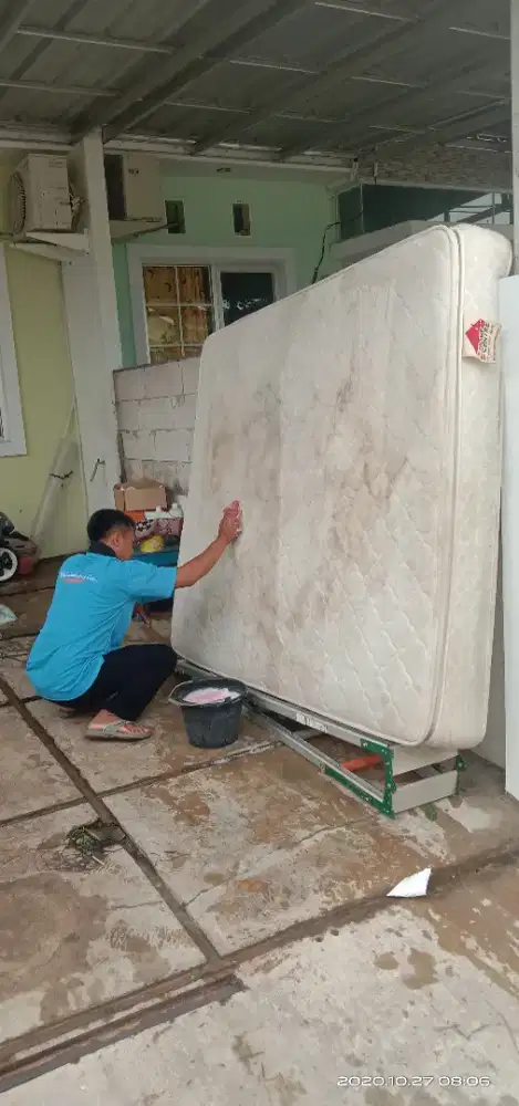 Jasa cuci kasur sepringbed sofa bersih wangi dan tuntas.