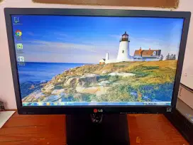 Monitor LED LG 19 inch Dijamin Mulus No Minus