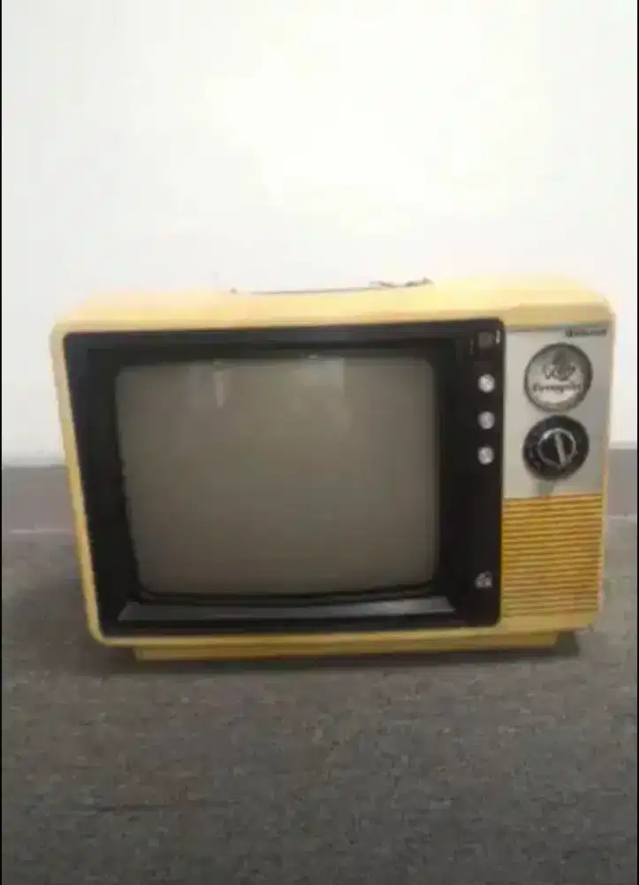 TV merk National Nenggala KONDISI NYALA