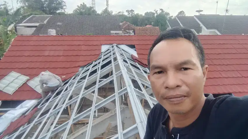 Baja ringan dan atap bahan terpasang