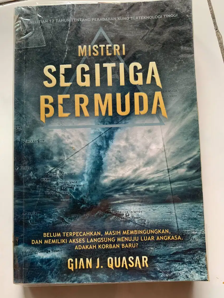 Buku Misteri Segitiga Bermuda