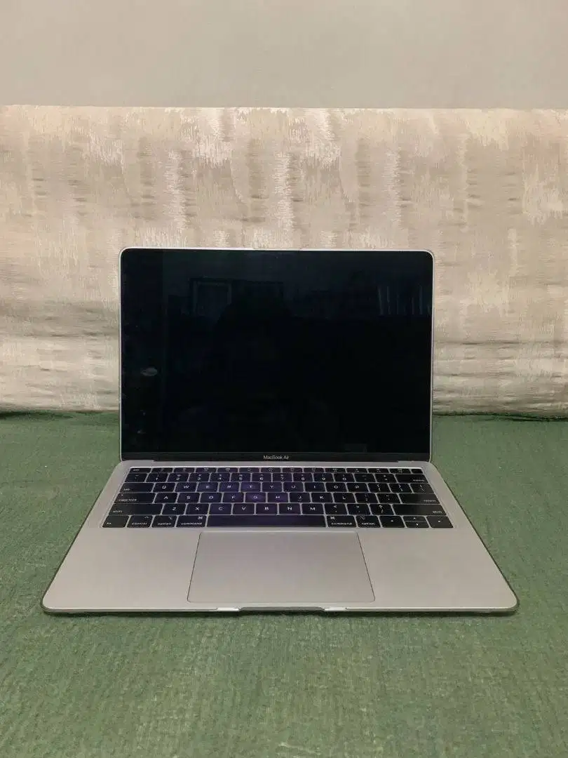 Macbook Air 13 2019 i5 8 128gb