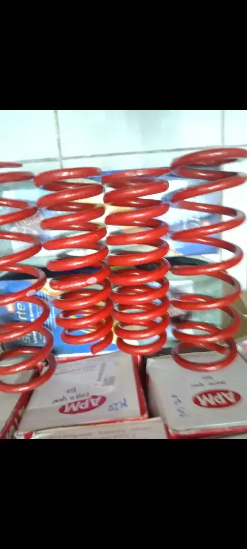 Per lowering kit recing ceper merk APM buat mobil Toyota Fortuner